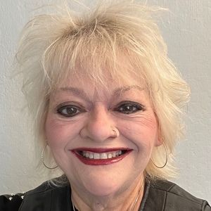 Meet your Posher, Cynthia